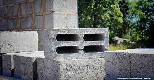 Монтаж бетонных стен с применением технологии влажный блок
