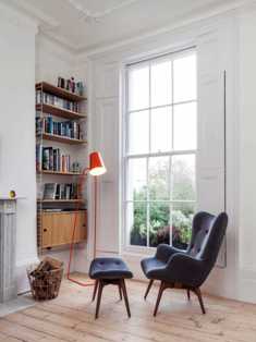 Как создать уютное место для чтения в спальне: комфортные кресла и столики